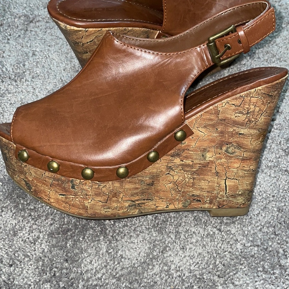 Brown cork wedge sandal